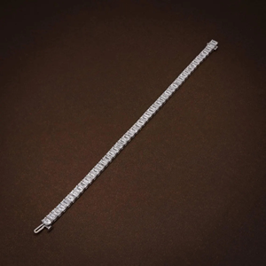 Pulsera de tenis con 30 diamantes de laboratorio de corte esmeralda para mujer, certificada por IGI, oro de 14K, elegante para bodas y fiestas. - Product Image 3