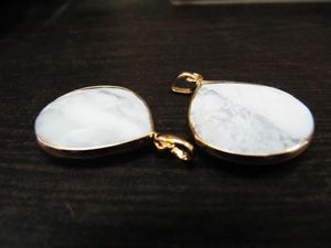 Colgante de ópalo blanco natural en forma de corazón, facetado, con conector de latón. - Product Image 2