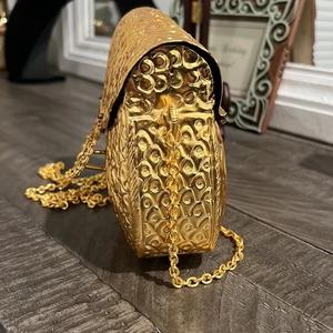 Bolso de Mano de Lujo para Boda God Grace Craft, Bolso de Metal Grabado en Oro, Cadena Desmontable, Diseño Cuadrado Hecho a Mano, Personalizable - Product Image 1