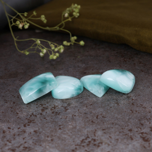 พลอยเฮมิมอร์ไฟต์สีน้ำเงินธรรมชาติแบบฟรีฟอร์ม คาโบชอง สำหรับงานออกแบบเครื่องประดับตามสั่ง ขายส่ง - Product Image 2
