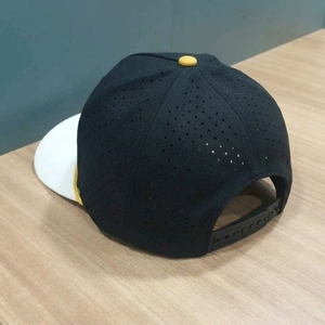Casquette de golf 5 panneaux personnalisée OEM, perforée, découpée au laser, visière pré-courbée, structurée, faible MOQ, fournisseur ODM - Product Image 5