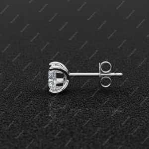 Effortless Elegance: Classic Diamond Solitaire Stud - Product Image 3