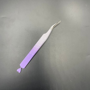 Pinzas Profesionales de Acero Inoxidable de Alta Calidad para Extensión de Pestañas, con Agarre de Diamante, Aislamiento de Doble Tono y Diseño de Corazón, Venta al por Mayor - Product Image 3