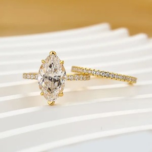 Anillo de Boda con Corte Marquesa de Diseño Premium con Banda Clásica de Plata 925 y Moissanita en Oro Blanco, Rosa y Amarillo - Product Image 2