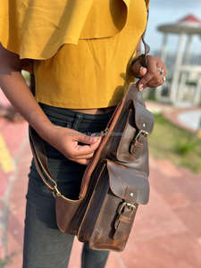 Nouveau Style fait à la main en cuir crunch pleine fleur Style Vintage unisexe fronde poitrine fait Unique Triangle Messenger utilitaire croix sacs - Product Image 5