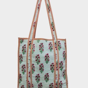 Bolso Tote Tradicional Indio Hecho a Mano, Acolchado, de Algodón con Volantes, Estampado Floral, Bolso de Hombro, Reutilizable, para Compras - Product Image 1