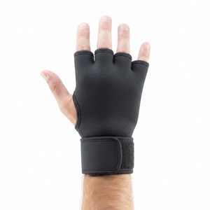 ถุงมือชกมวยแบบครึ่งนิ้วสีดำ MMA เจลเสริม PVC ทนทาน เป็นมิตรกับสิ่งแวดล้อม สำหรับชกมวยไทย คิกบ็อกซิ่ง ฝึกซ้อมในยิม ป้องกันการบาดเจ็บ - Product Image 2