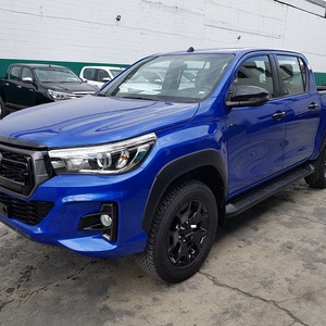 Camioneta 4x4 Azul con Volante a la Izquierda, Faros LED, Neumáticos R17, Asientos Oscuros, Gasolina, 5 Asientos, Transmisión Manual y Automática - Product Image 1