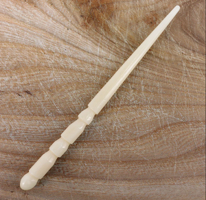 Natural Creations Inc. Agujas de Hueso Natural Estilo Religioso Vikingo para Tejer, Ecológicas, con Técnica de Pulido y Grabado - Product Image 1