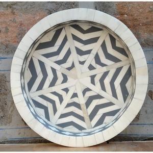 Plateau rond en bois artisanal Art Déco avec incrustations de nacre, motif feuilles, plateau de service décoratif, provenance Inde - Product Image 3