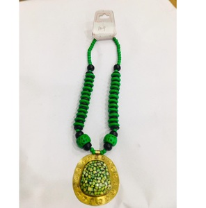 Collier classique perlé pour femme avec pendentif chrétien en os naturel, fait main, bijoux de fête, vente en gros - Product Image 5