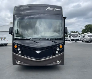 Autocaravanas Usadas 2022 2023 2020, Fleetwood Pace Arrow RV de 40 pies, Autocaravanas, Autocaravanas con Color Personalizado Disponible, Poco Kilometraje - Product Image 1