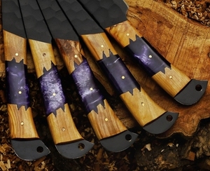 Ensemble de cuisine écologique en acier carbone fait main, 5 pièces, avec étui en cuir véritable, comprenant un couteau de chef, un couteau à pain, un couteau à fruits et un outil d'affûtage - Product Image 4