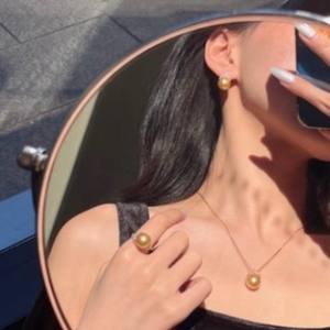 Pendientes Colgantes Finos Cherati Lace con Perlas Negras Naturales de 9-10 mm, Nueva Boutique, Tela Plateada, Caja de Regalo Texturizada Resistente - Product Image 3