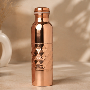 Elegante Juego de Dos Frascos de Cobre con Textura Prismática y Acabado Pulido, con Bolsa de Transporte, para Bebidas en Casa, Viajes y Fiestas - Product Image 2