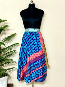 Falda cruzada reversible estilo bohemio y vestido largo floral vintage |   Traje de Baño de Talla Única |   Seda reciclada hecha a mano con cinturón |   Transpirable - Product Image 2