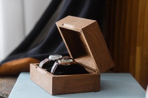 Caja de Reloj de Madera Personalizada con Diseño en Relieve para Hombre y Mujer - Organizador de Almacenamiento de Regalos Ecológico para Decoración del Hogar - Product Image 5