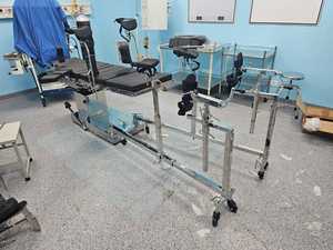 Table d'opération orthopédique à bras en C hydraulique avec fixation de traction, table chirurgicale translucide radio pour la chirurgie orthopédique - Product Image 3