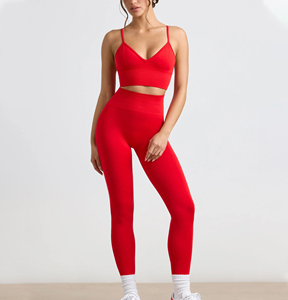 Leggings de sport haute performance pour femmes, leggings rouges sans coutures, vêtements de sport avec coupe sculptante et tissu extensible respirant - Product Image 5