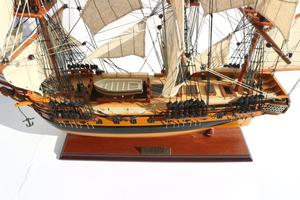 Maqueta de Barco de Madera HMS Essex 1799 Hecha a Mano - Réplica Clásica del Fragata de la Marina Real Británica para Decoración de Hogar u Oficina de Lujo - Product Image 6