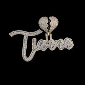 Colgante Personalizado de Moissanita Iced Out con Nombre, Corazón Roto, Plata 925 Bañada en Rodio, VVS, con Letras, Collar Unisex, Regalo - Product Image 1