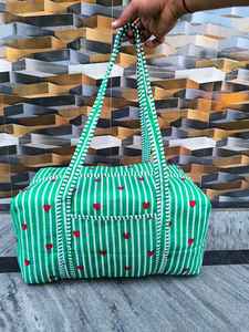 กระเป๋าเดินทางแบบสะพายไหล่ลายหัวใจสีเขียวสไตล์โบโฮ ทำด้วยมือ สำหรับทุกเพศ พร้อมซิป สีสันสดใส เป็นมิตรกับสิ่งแวดล้อม ความจุขนาดใหญ่ - Product Image 3