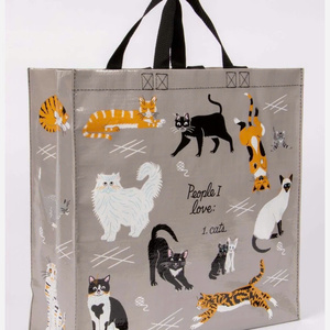 Sacs cadeaux réutilisables en PP tissé avec poignées rouges et motifs festifs pour les courses et les cadeaux de Noël - Product Image 5