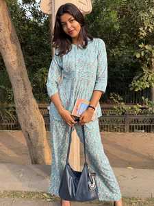 Conjunto de Dos Piezas Casual para Mujer, Color Azul Agua, Estampado, con Túnica Elegante y Pantalones Rectos a Juego - Product Image 1