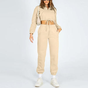 Ensemble de survêtement court pour femme de haute qualité, idéal pour la gym, les tenues décontractées et le streetwear, élégant ensemble 2 pièces pour femmes, en coton, pour le fitness - Product Image 1