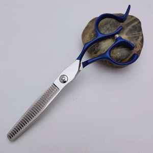 Ciseaux de coiffure professionnels légers de 6 pouces pour hommes, ciseaux de barbier de qualité supérieure pour la coiffure et la coupe de moustache - Product Image 5