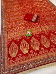 Sari de seda para mujer Dola con hilo tejido y trabajo Meenakari Zari en toda la prenda, con Pallu de trabajo manual Khatli Cutdana Moti - Product Image 3