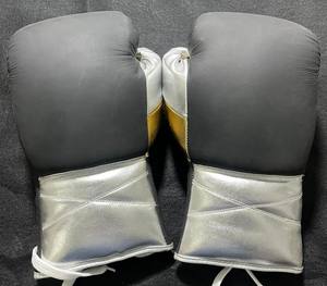 Guantes de Boxeo Personalizados OEM Metálicos NEGROS, Plateados y DORADOS con Cordones - Guantes de Entrenamiento de Cuero PU Profesional para Sanda MMA con Nombre Personalizable - Product Image 1