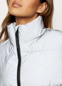 Chaqueta Acolchada Gris Claro con Cuello Alto, Cierre de Cremallera, Resistente al Viento, Informal de Invierno, Corta, Relleno de Poliéster, Corte Regular - Product Image 4