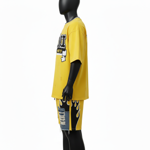 ชุดเสื้อยืดและกางเกงขาสั้นผู้ชาย ผ้าคอตตอนเจอร์ซีย์คุณภาพสูง เนื้อผ้าถักหนา ลายเปลวไฟสีเหลือง กางเกงขาสั้นแบบมีแผ่นผ้า  รับสกรีนโลโก้ - Product Image 3