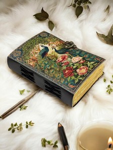 Journal artisanal en cuir rigide Peacock Garden avec serrure vintage et papier à bords festonnés |   Carnet de croquis floral artisanal en cadeau - Product Image 1