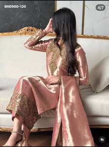 Magnifique ensemble haut-pantalon et dupatta en soie ZMY avec broderies et sequins, idéal pour les festivals – Vêtements ethniques – Fournisseur mondial - Product Image 5