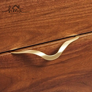 Poignée de meuble en laiton doré pour tiroirs et portes de cuisine et salle de bain, vente en gros, produit phare - Product Image 1