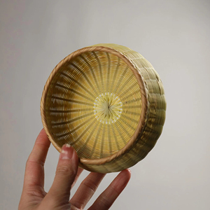 ตะกร้าไม้ไผ่สานมือ กระเป๋าใบปาล์มไทยแบบดั้งเดิม แพ็คเกจของขวัญ งานฝีมือธรรมชาติ เป็นมิตรกับสิ่งแวดล้อม ผู้จัดจำหน่ายของตกแต่ง - Product Image 1