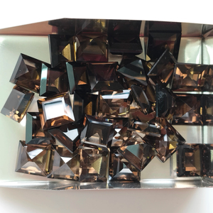 Piedras Preciosas Red Mountain Gems, Cuarzo Ahumado Natural de 9 mm, Corte Cuadrado Escalonado, Piedra Preciosa Suelta Certificada de la Mejor Calidad para Joyería y Fabricación de Collares - Product Image 3