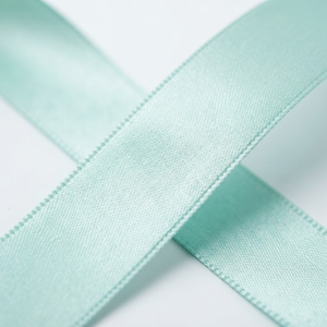 Ruban en satin vert menthe simple face de 6 mm, personnalisable, rouleau de 350 mètres pour emballage spa, cadeaux pour bébés, boutiques, vente en gros - Product Image 3