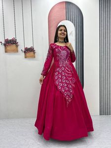 Vestido Anarkali de Diseño Tradicional con Bordado, Vestido Anarkali Listo para Usar para Bodas, para Venta de Exportación - Product Image 4