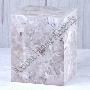 Urne funéraire en bois de style américain rustique, faite à la main, finition naturelle, design traditionnel pour commémoration d'un adulte par Axiom Home Accents - Product Image 2