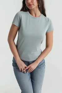 เสื้อยืดคอเต่าสีพื้นสำหรับผู้หญิง EVER GLOW ทรงลำลองใส่สบายสำหรับฤดูร้อน แขนสั้น ผ้าฝ้าย 100% ระบายอากาศได้ดี ป้องกันรังสียูวี - Product Image 3