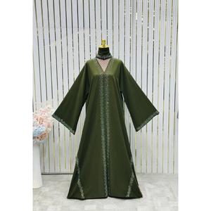 Abaya de Dubaï en gros pour femmes, travail manuel, col en V, vêtements et accessoires islamiques traditionnels conçus pour les musulmanes - Product Image 4