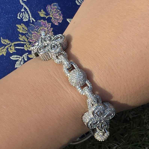 Bracelet papillon en moissanite argentée, bijoux de luxe élégants pour femmes, cadeau de mode pour fête de mariage et usage quotidien - Product Image 2