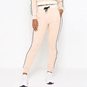 Ensemble de survêtement en polaire beige pour femme, deux pièces, avec haut court à capuche et pantalon de jogging assorti, coupe régulière, style sportif respirant pour l'hiver - Product Image 6