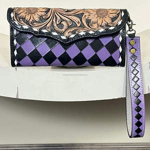 Cartera de Mujer de Cuero Vacuno con Diseño a Cuadros y Grabado Floral, Estilo Occidental, Hecha a Mano, con Correa de Muñeca de Cuero Genuino - Product Image 4