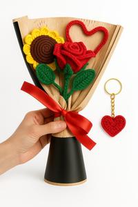 Bouquet de roses et de tournesols au crochet fait main avec porte-clés en forme de cœur, cadeau romantique unique pour un anniversaire, une célébration ou la Saint-Valentin - Product Image 2