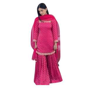 Robes Anarkali Punjabi à la mode, designs personnalisés, vêtements indiens et pakistanais, vêtements traditionnels brodés pour femmes, tenues de fête. - Product Image 1