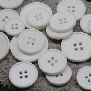 En stock, boutons ronds plats de haute qualité à 4 trous, en os blanc, taille complète, boutons en os de vache véritable pour costumes, artisanat naturel - Product Image 2